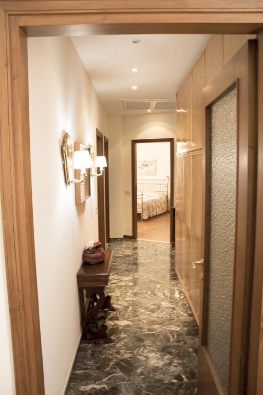 Casa Di Gina Apartment เวโรนา ภายนอก รูปภาพ